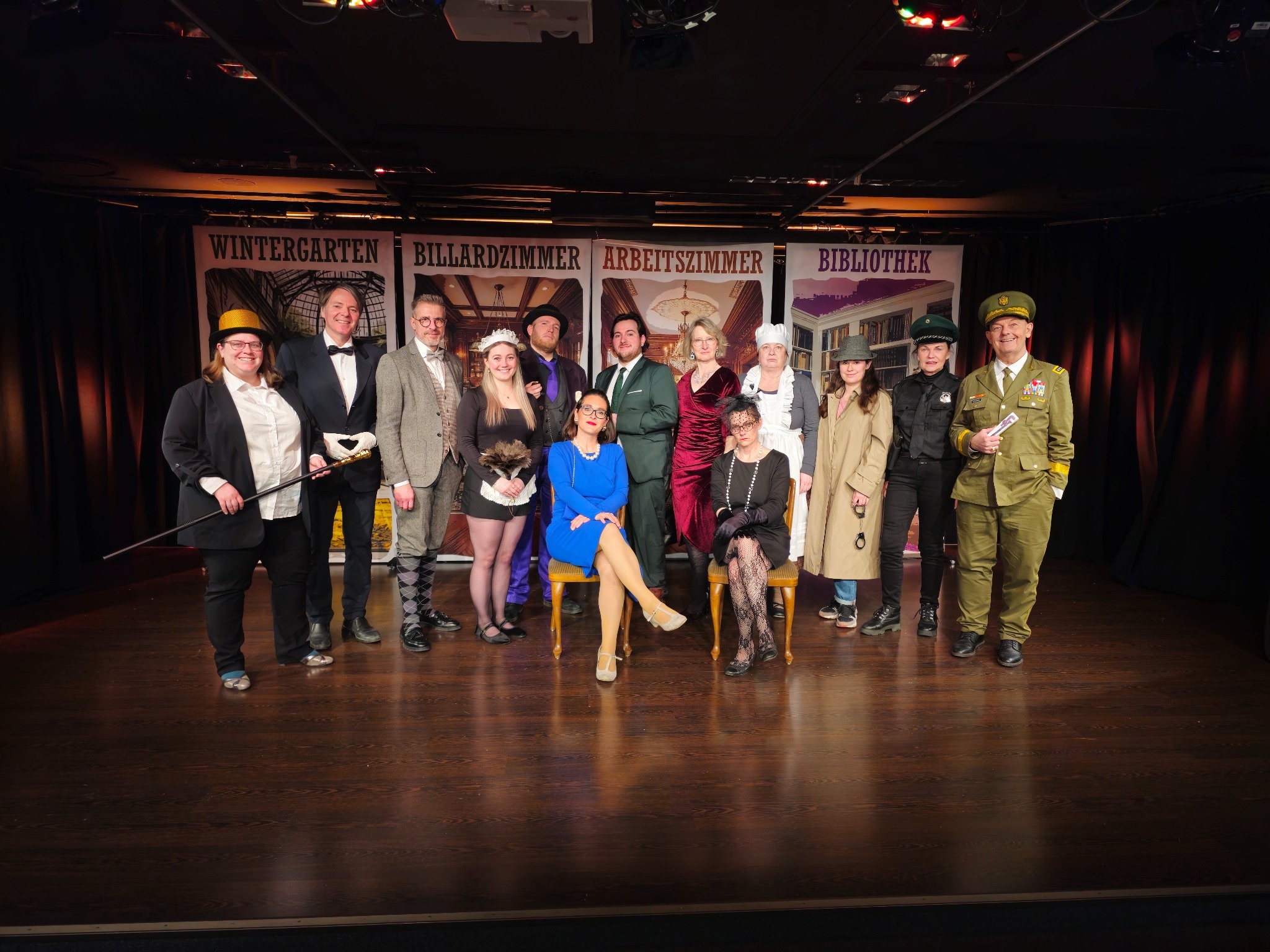 Ensemble von Cluedo – Das Mörderspiel
